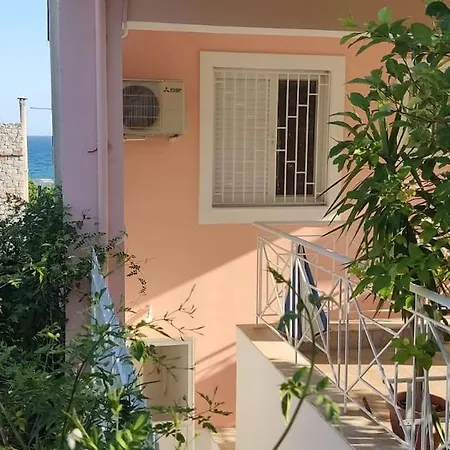 Παραλιακό Διαμέρισμα Με Αυλή Gythio Exteriér fotografie