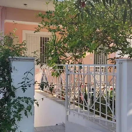 Παραλιακό Διαμέρισμα Με Αυλή Gythio Exteriér fotografie