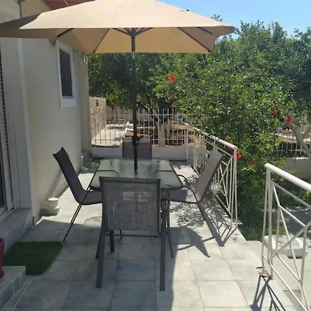 Παραλιακό Διαμέρισμα Με Αυλή Gythio Exteriér fotografie